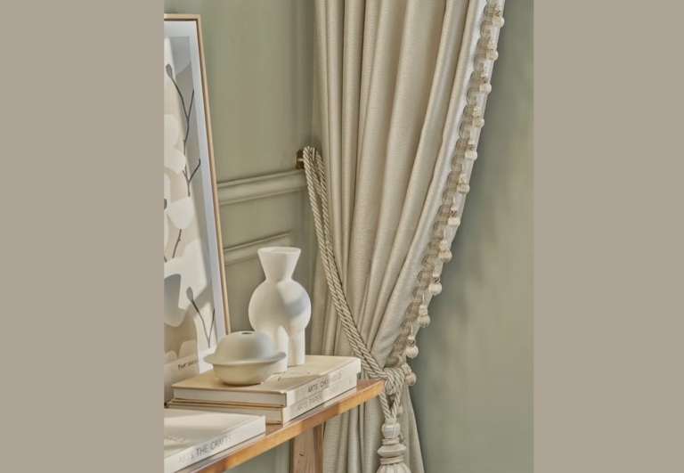 04-Luxury Classical Curtains